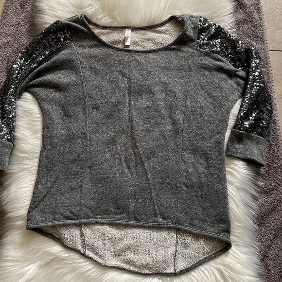 Xhilaration Grey sweater with sequin sleeves - Picture 1 of 6